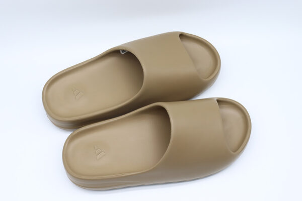 Yeezy Slide Earth Brown Replica - Image 2