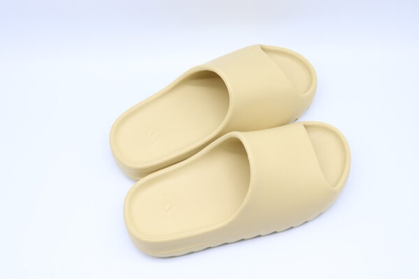 Yeezy Slide Desert Sand Replica - Image 3