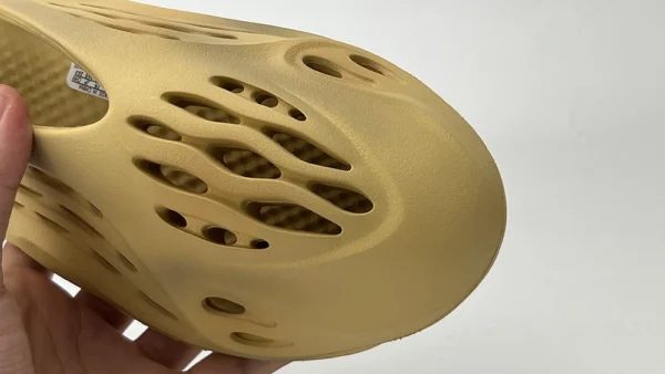 Foam Runner Desert Sand - Image 2
