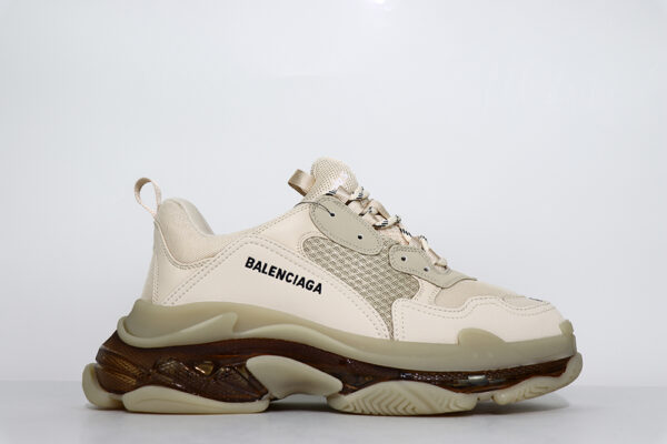 Balenciaga Triple S Snekaer “milky White”