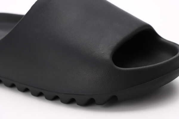 Yeezy Slides ‘onyx’ (matte Upper) - Image 3