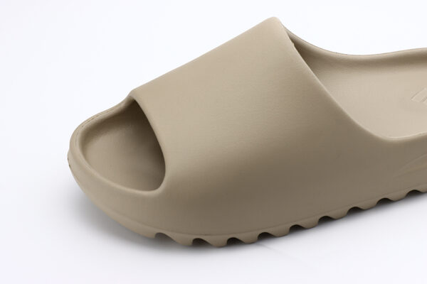 Yeezy Slides ‘pure’ (matte Upper) 2021 Version - Image 4