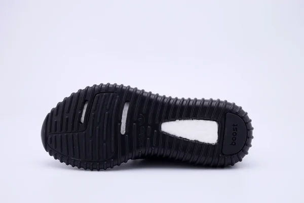 Yeezy 350 ‘pirate Black'(2022) - Image 5