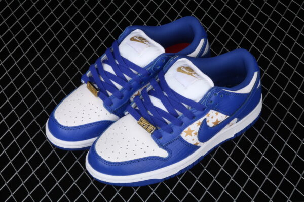 Nike Sb Dunk Low, Supreme Stars Hyper Royal - Image 2