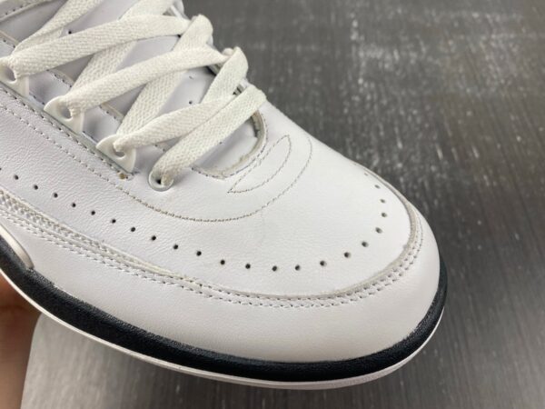 Jordan 2 Retro Og Chicago (2022) - Image 3