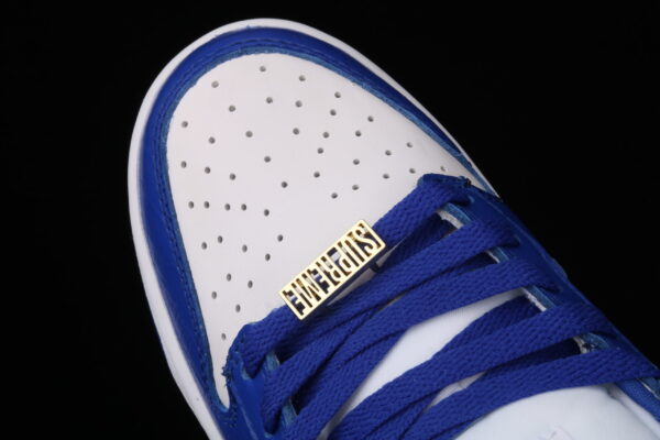 Nike Sb Dunk Low, Supreme Stars Hyper Royal - Image 4