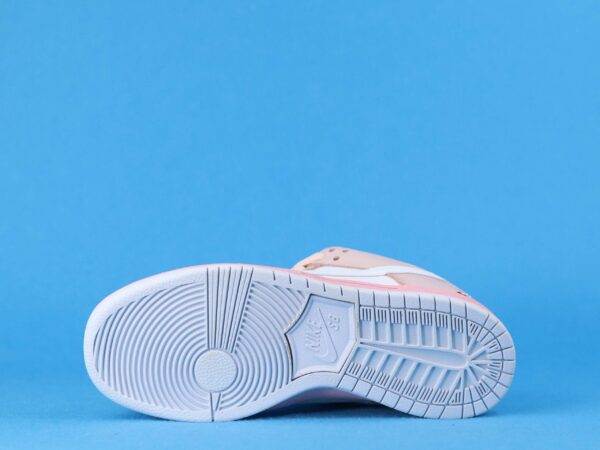 Nike Sb Dunk Low Pink Pigeon - Image 5