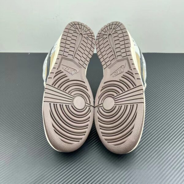Nike Sb Dunk Low Travis Scott Unreleased Sample - Image 2