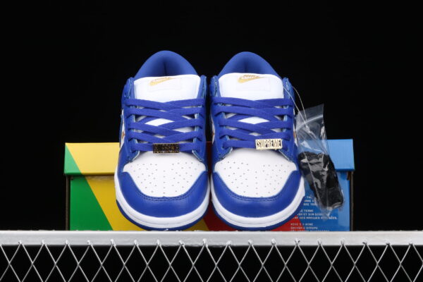Nike Sb Dunk Low, Supreme Stars Hyper Royal - Image 9